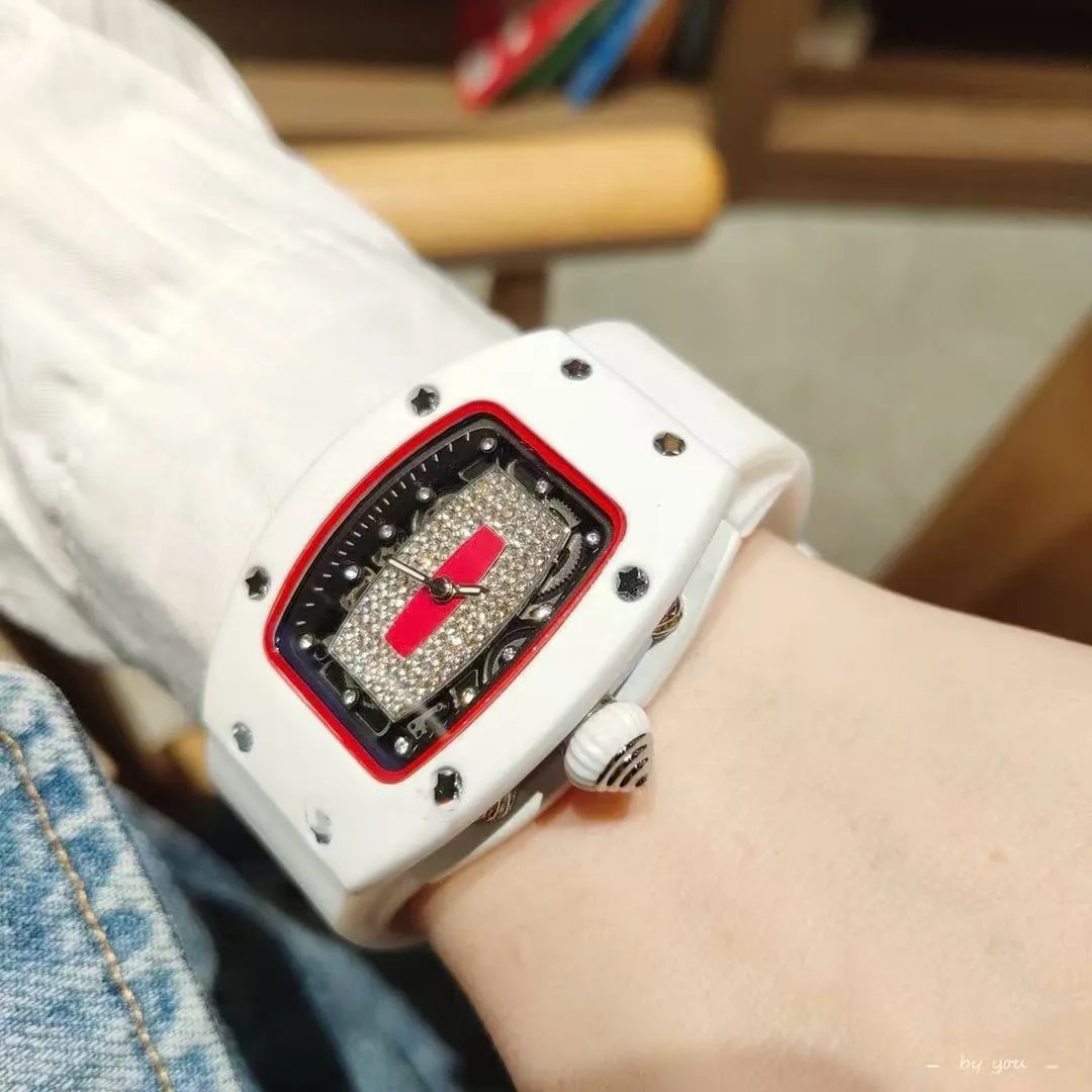 Classic and fashionable, the most popular ladies' watch with rubber strap, watch, free shipping Waterproof aaa