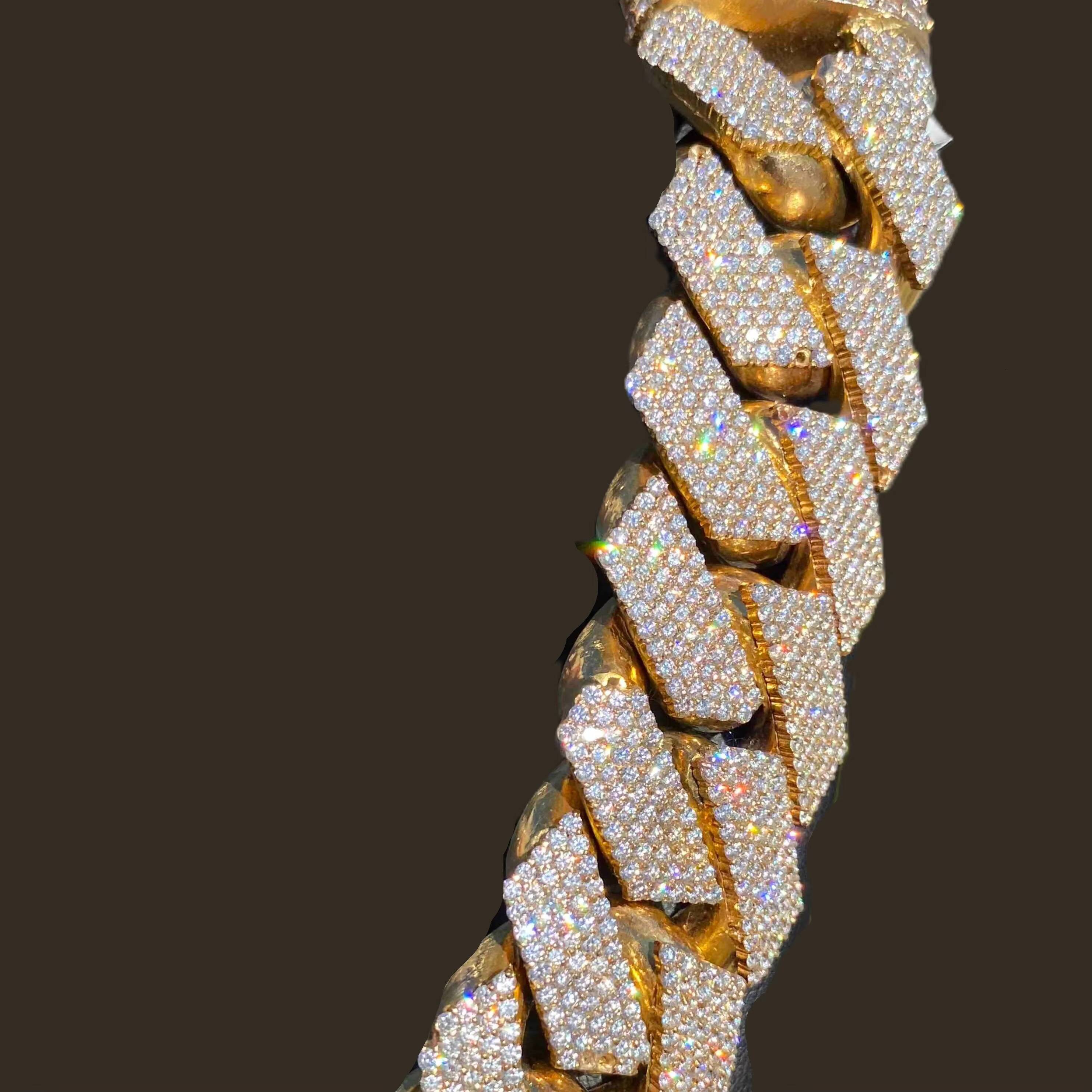 Custom 550 grams 925 Silver Cuban Link Chain Big Rappers Hip Hop Style with Moissanite Diamonds Yellow Gold Material for Gift