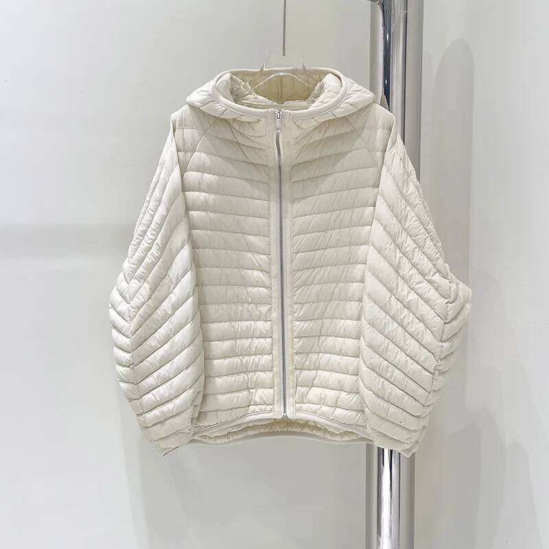 Lagabogy 2025 New Winter Short Puffer Jacket Women Ultra Light 90%White Duck Down Coat Loose Female Parka Hooded Thin Outwear