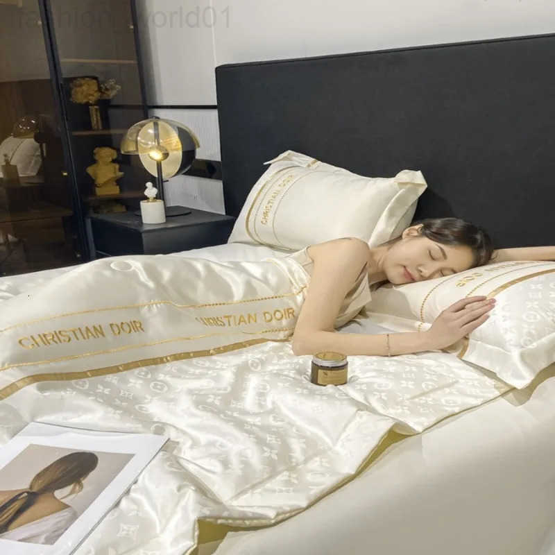 Summer New Wash Silk Summer Cool By Air Conditioning Is Skin Friendly Breathable Machine Washable Double Sided Jacquard Quilt X250724