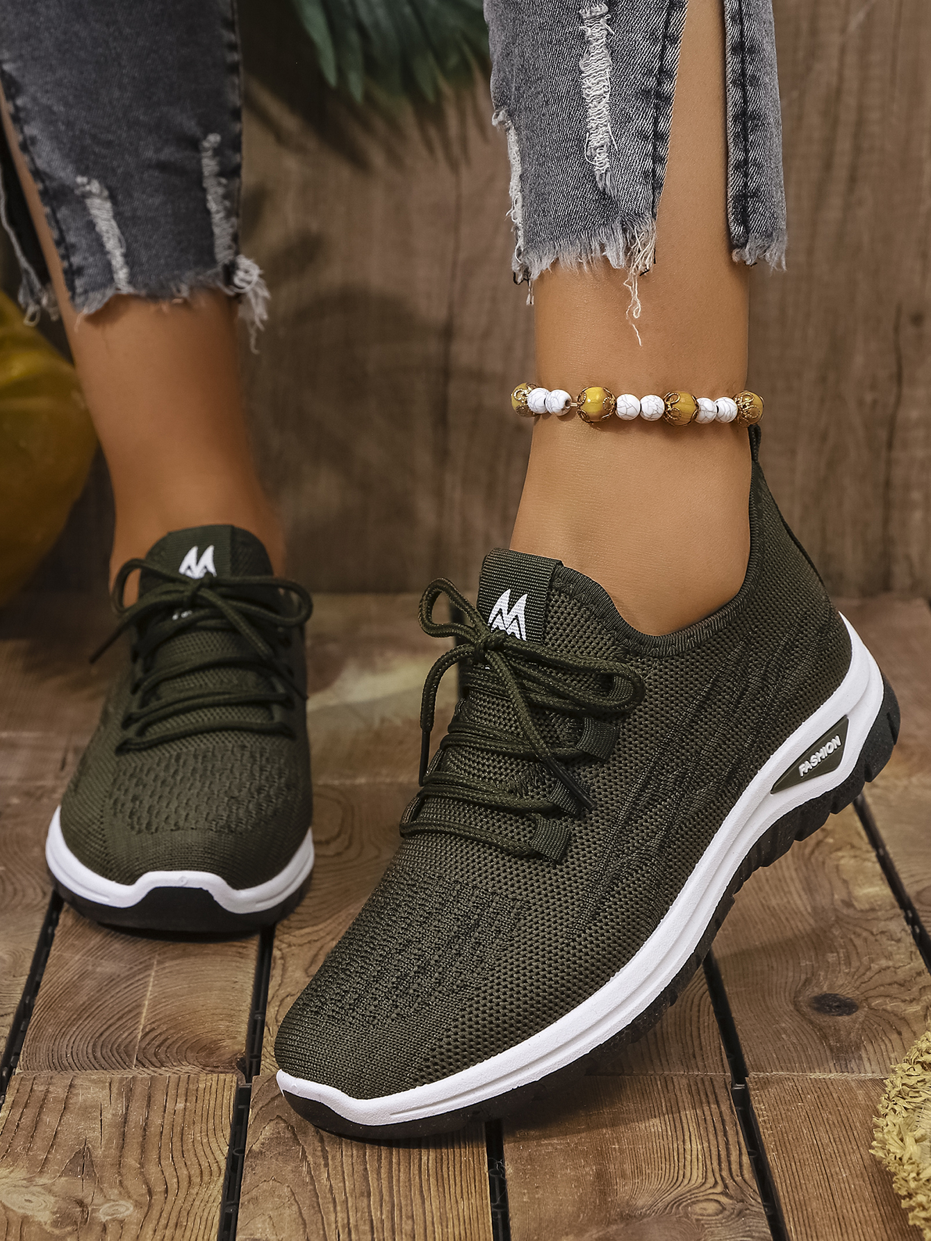 Women's breathable mesh slip-on sports shoes hot-sale products