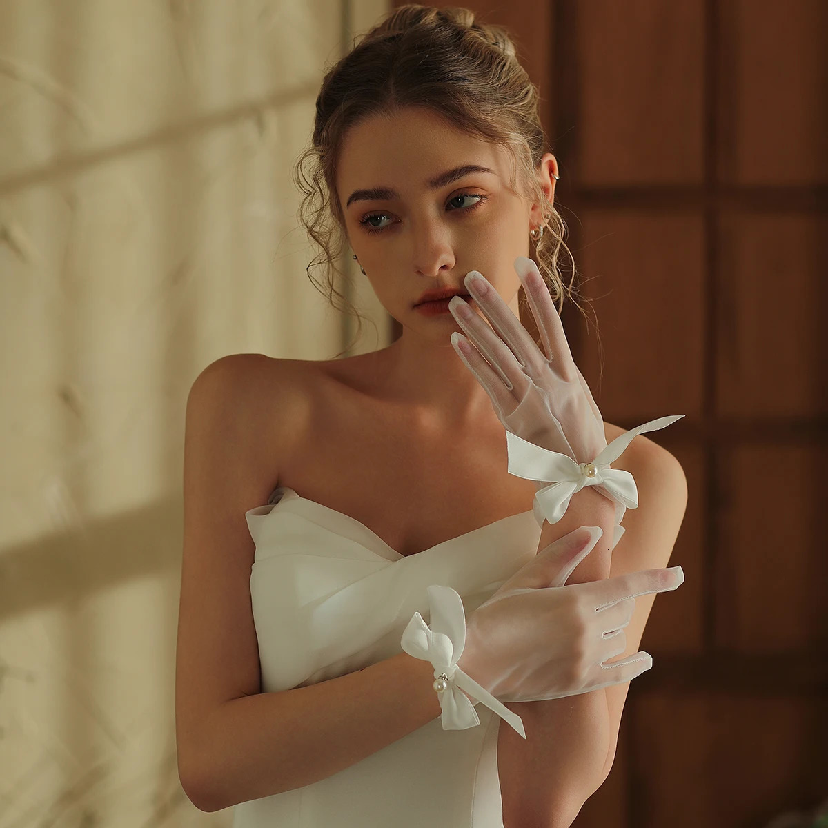 WG140 retro short wedding gloves short white butterfly wedding gift shape evening party bride thin gloves 250722