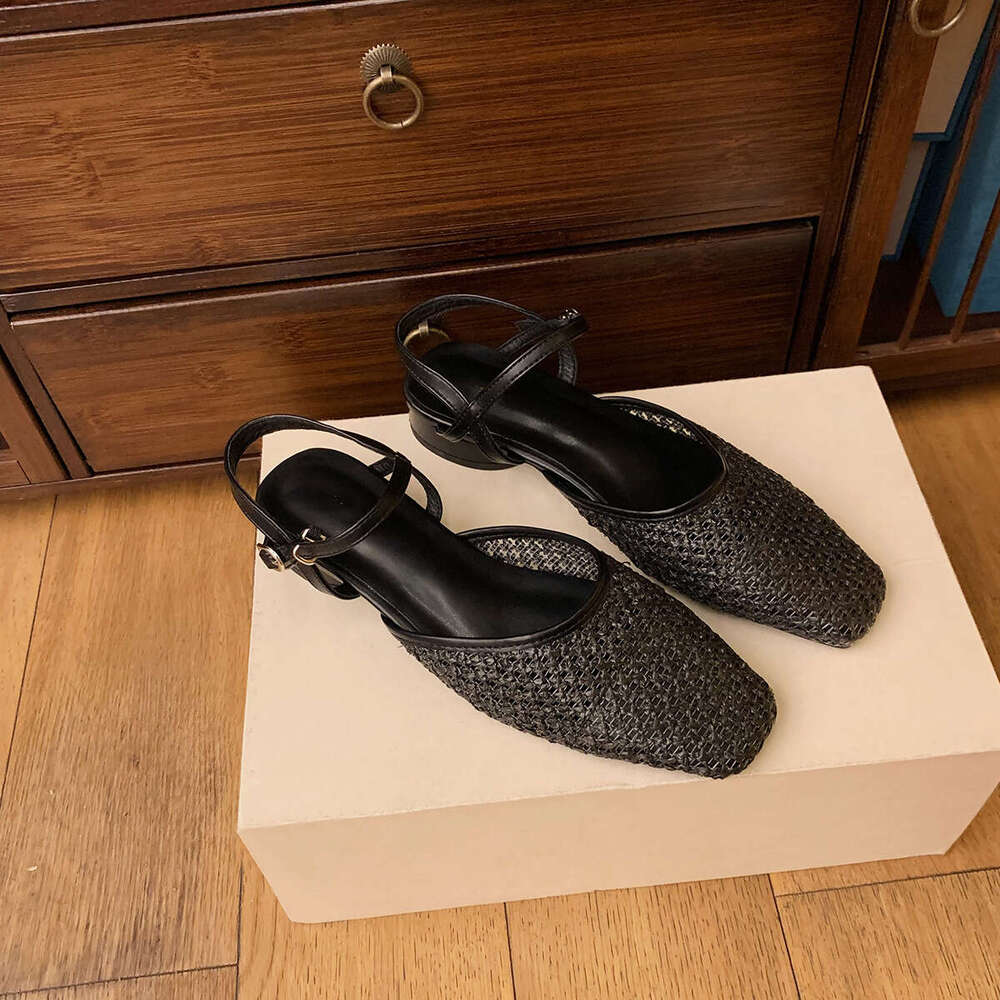 Designer French Hollow Woven Design Niche Single Shoes Summer Outdoor Closed-Toe Backless Sandals for Women