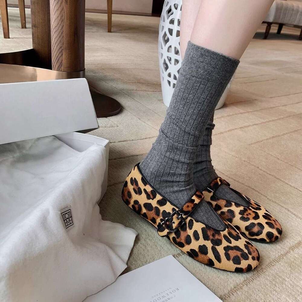 Designer Age-Reducing Round Toe One-Strap Low Heel Versatile Leopard Print Mary Jane 2025 Comfortable Shallow Mouth Flat Shoes