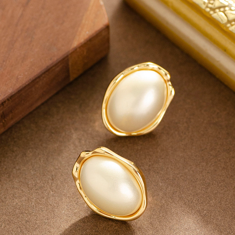 Exquisite Fashion Geometric Oval Bead Pearl Earrings for Women High-end Light Simple Sier Needle Ear Jewelry