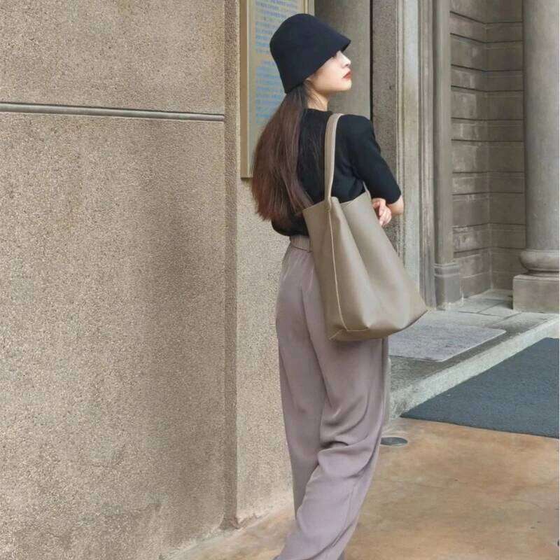 Luxurious designer 2025 High Quality Genuine Leather Litchi Pattern Large Capacity Bucket Bag