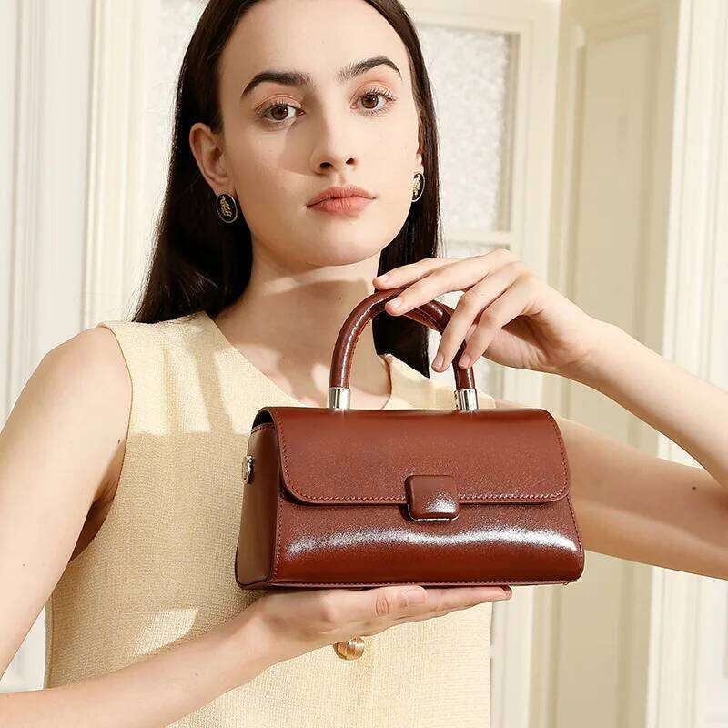 Genuine Leather Handbag For Women, 2025 Fashionable Versatile Bag, Light Niche High-End Single Shoulder Crossbody Bag