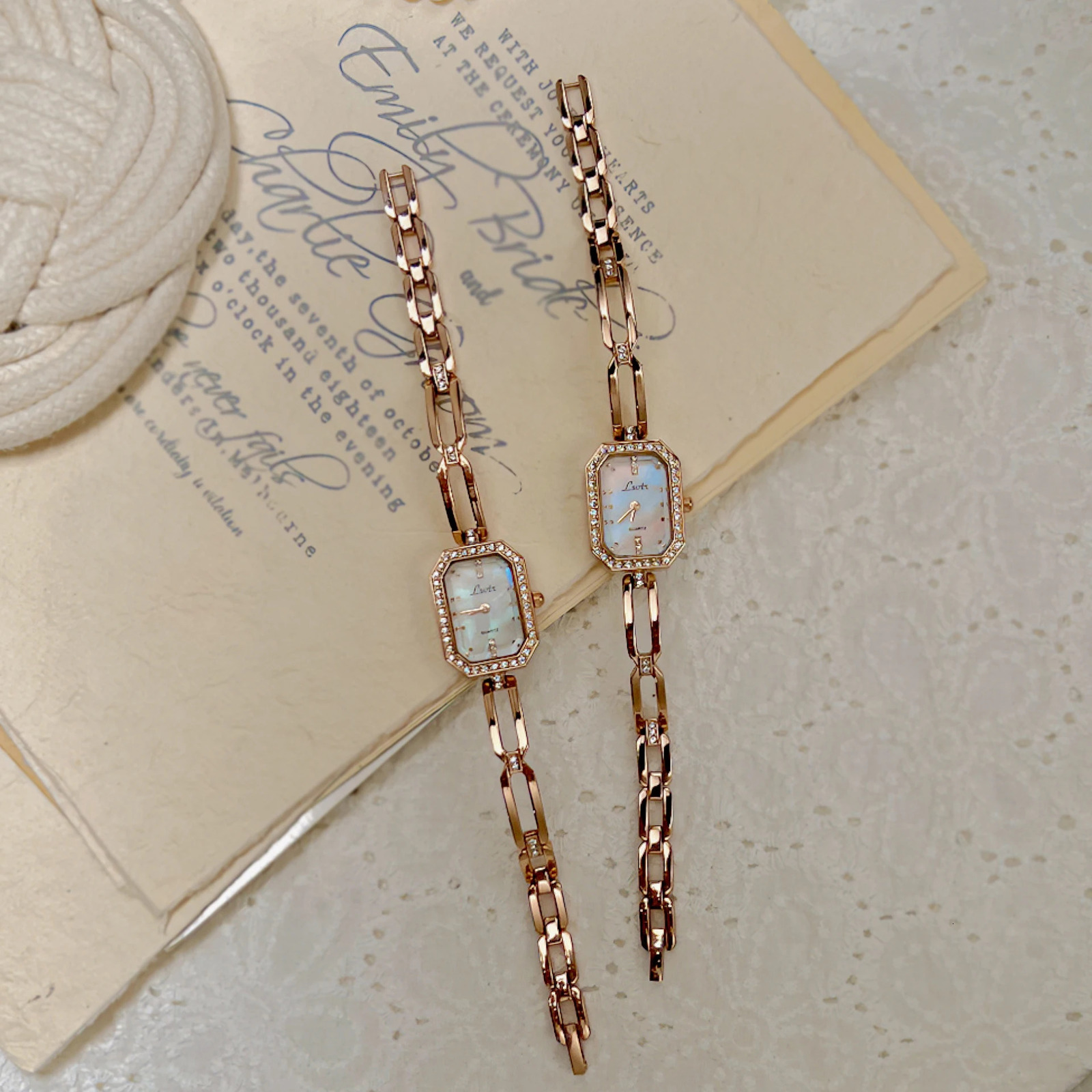1pc Gold Tone French Style Fashionable Elegant Pearl Dial Set With Rhinestones Bracelet Watch For Women Simple Retr ladies 250723