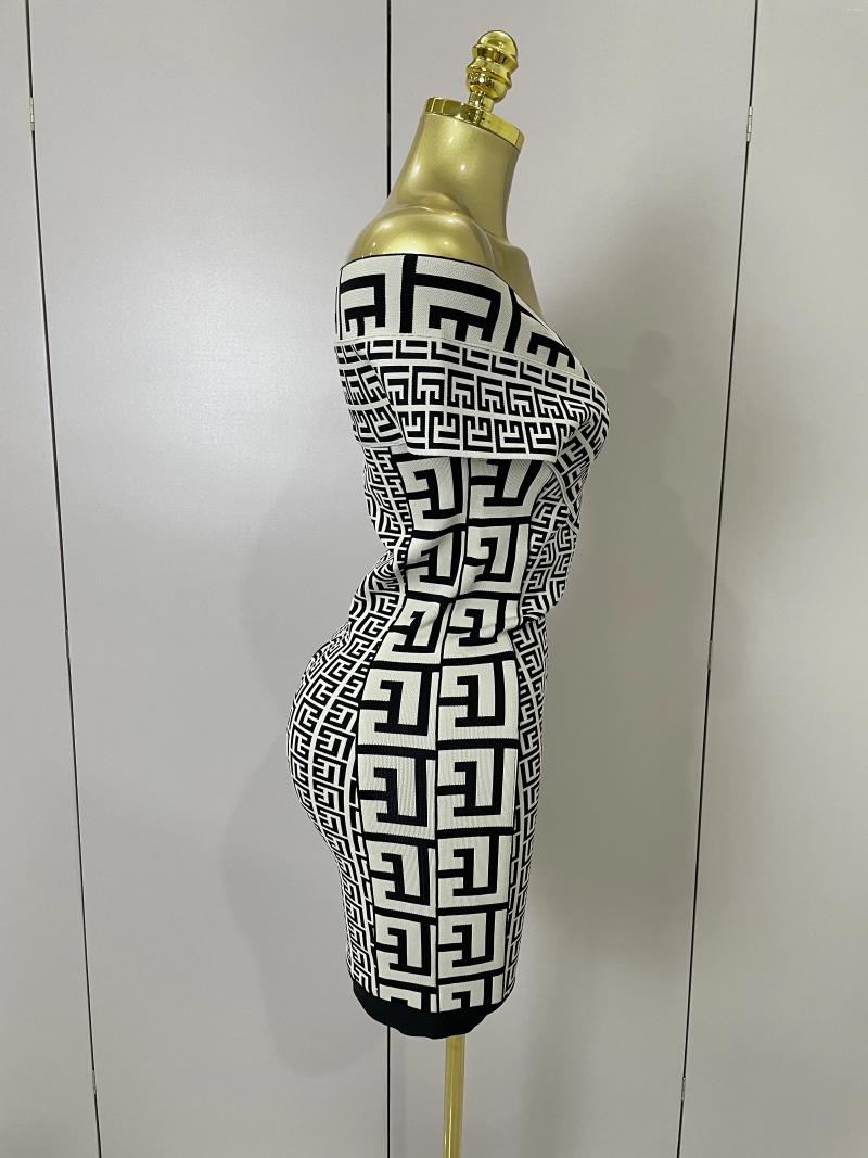 Casual Dresses High Quality 2025 Women Sexy Jacquard Slash Neck Off Shoulder Bodycon Mini Bandage Dress Elegant Evening Birthday Party TUES