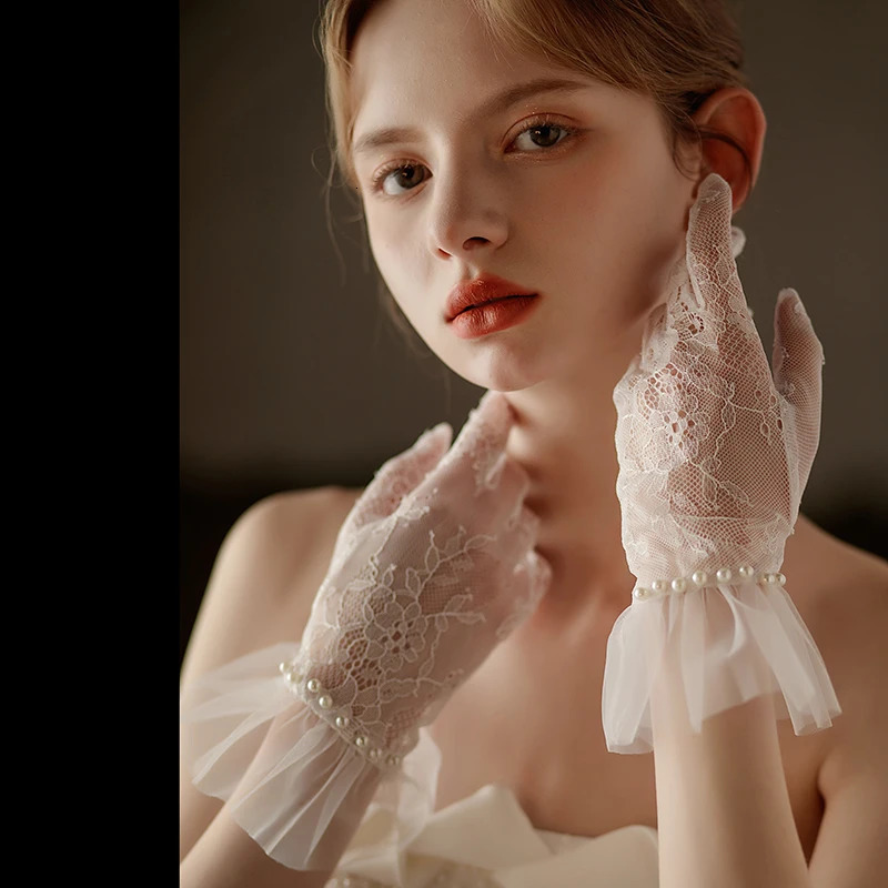 WG048 Exquisite Wedding Bridal Short White Lace Gloves Pearls Ruffle Edge Women Ladies Bride Bridesmaid Finger Wrist Handschuh 250722