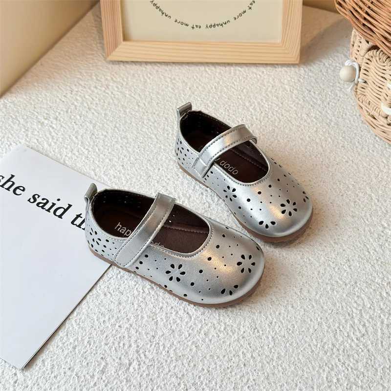Summer Girls Flat Shoes Cut-outs Breathable Retro Toddler Kids Sandals Flower Solid Color Flexible Shallow Children Shoes 21-30 XJ250724