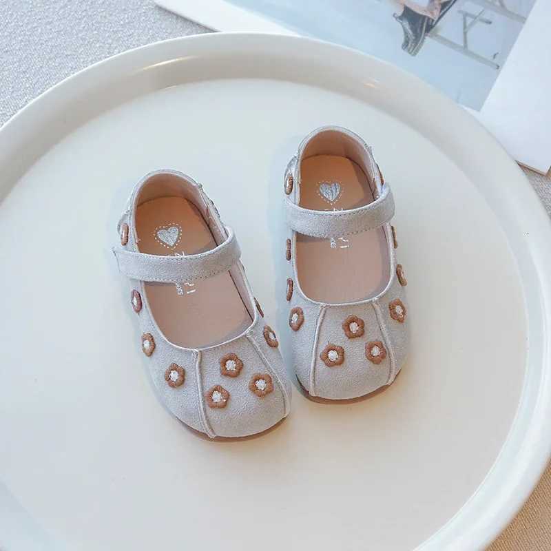 2025 New Girls Leather Shoes Elegant Fashion Kids Princess Shoes Soft Sole Non-slip Children Flats Embroidered Flowers Sweet XJ250724