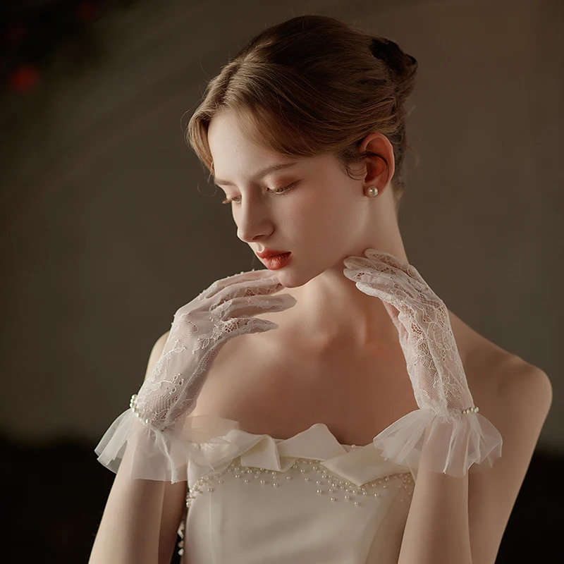 WG048 Exquisite Wedding Bridal Short White Lace Gloves Pearls Ruffle Edge Women Ladies Bride Bridesmaid Finger Wrist Handschuh 250722