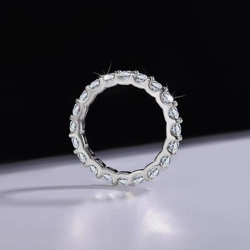Delicate and Versatile S925 Sterling Silver Simple Row Ring Full Diamond Moissanite White Gold Plated Womens Ring Gift Jewelry