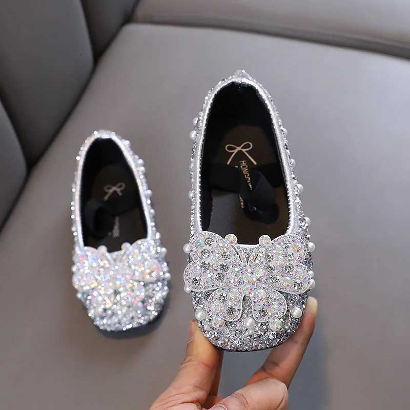 Autumn Girls Shoes 2023 New Baby Kids Princess Shoes Diamond Shoes Children Bow Leather Shoes Shiny Pearled Dance Shoes J179 XJ250724