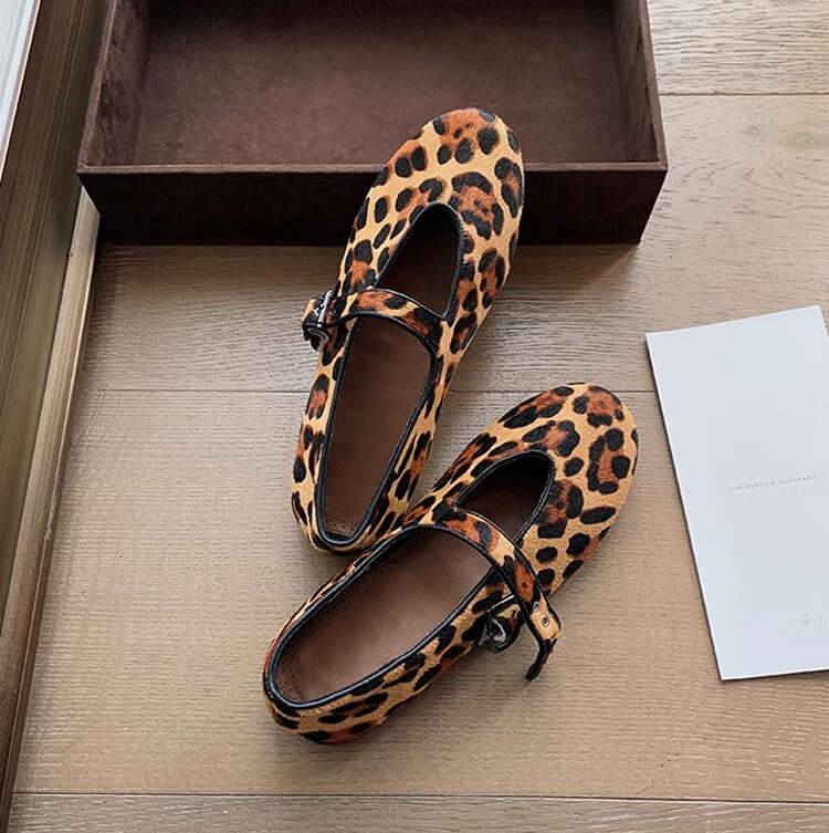 Designer Age-Reducing Round Toe One-Strap Low Heel Versatile Leopard Print Mary Jane 2025 Comfortable Shallow Mouth Flat Shoes