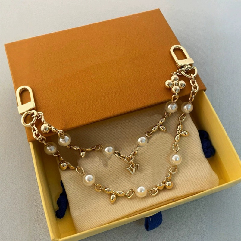 Letters designer key chain wallet heart key ring designer bag accessories letter flower keychains for women gold color buckle star lock key pendant go0217