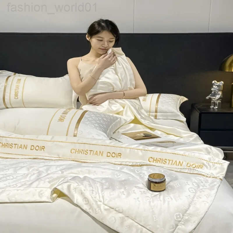Summer New Wash Silk Summer Cool By Air Conditioning Is Skin Friendly Breathable Machine Washable Double Sided Jacquard Quilt X250724