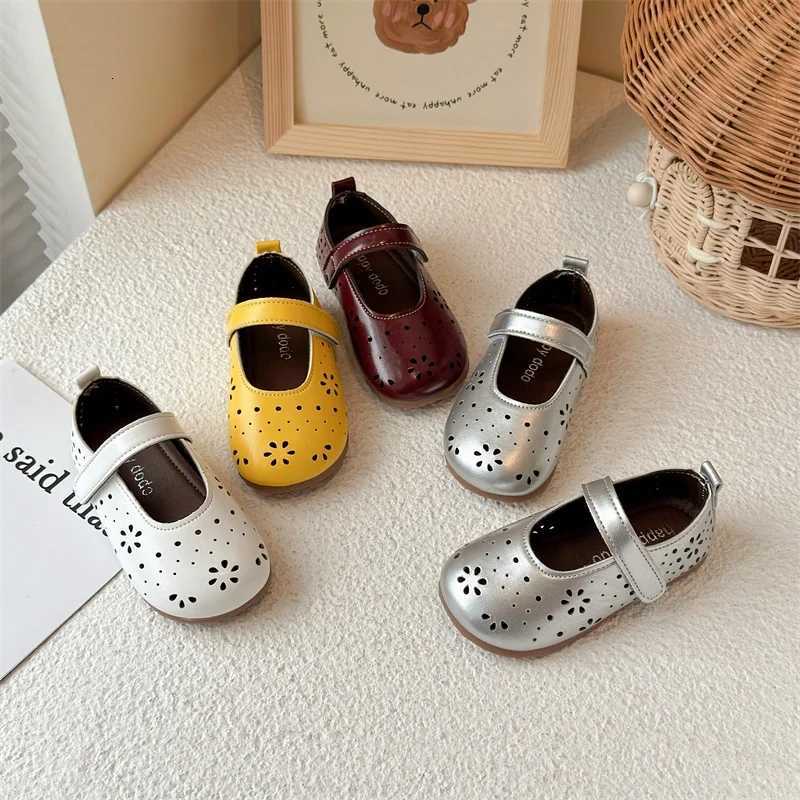 Summer Girls Flat Shoes Cut-outs Breathable Retro Toddler Kids Sandals Flower Solid Color Flexible Shallow Children Shoes 21-30 XJ250724