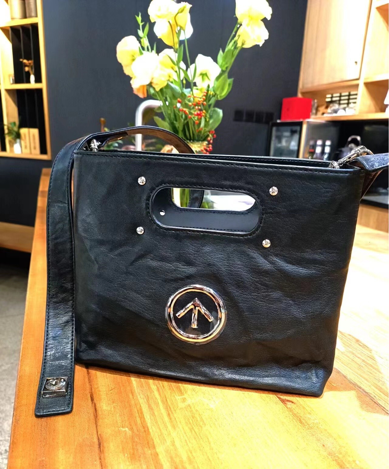 New free designer bag new genuine leather women's bag Niche handbag handheld shoulder bag new free designer bag