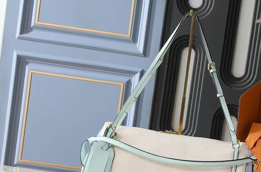 Designer Bags luxury Women's Cowhide Leather autumn&winterShoulder Vintage Soft Messenger Handbag Fashion Crossbody Bags Female Underarm Bag