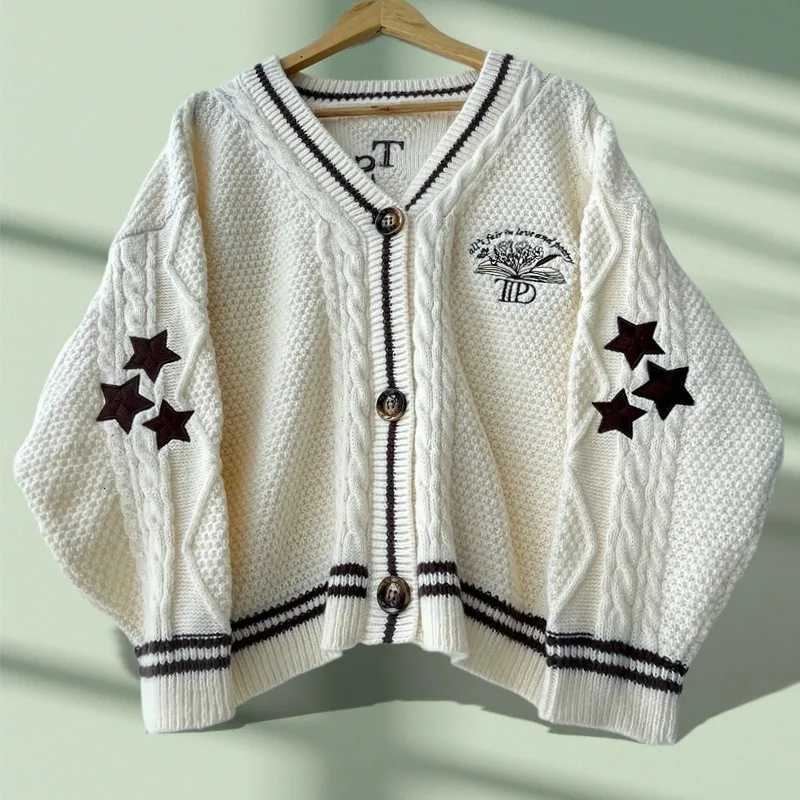 Women Beige Star Embroidered Knitted Cardigan Winter Holiday Cardigans Women V-neck Y2K Sweaters Outfit Female Vintage Tops X250724