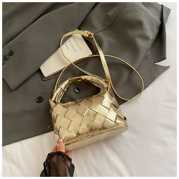 2025 Summer New Single Shoulder Crossbody Quilted Underarm for Women Commuting Woven Stylish Women's Bag