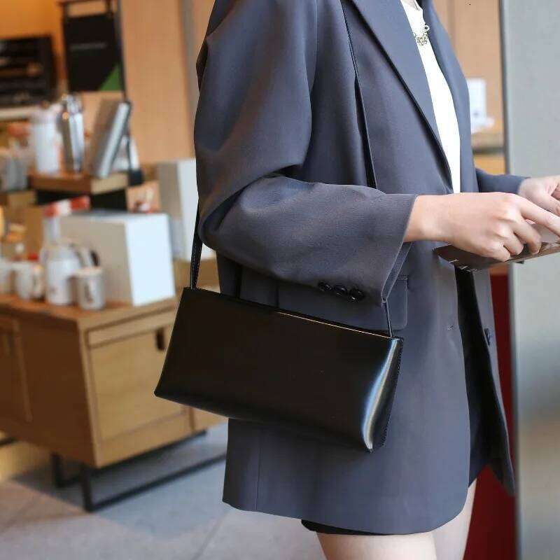 2025 New Niche Retro Single Shoulder Crossbody French Style Armpit High-End Women's Bag, Fashionable And Simple Handbag