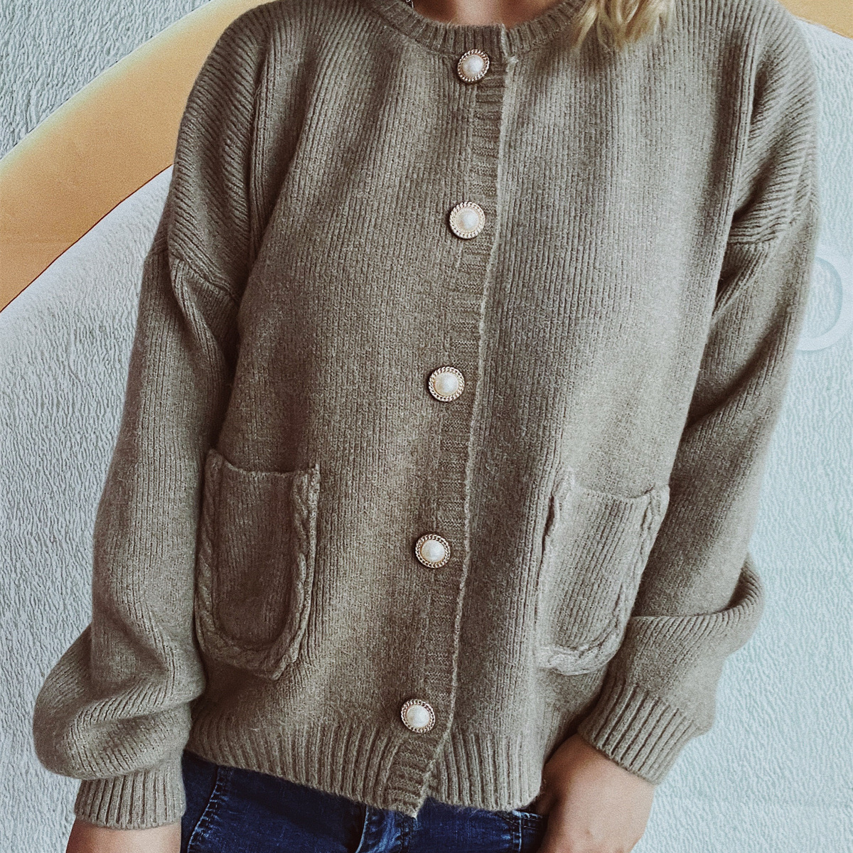 Free shipping designer sweater for women Fashionable sweater breathable and comfortable loose fitting pullover knit base sweater