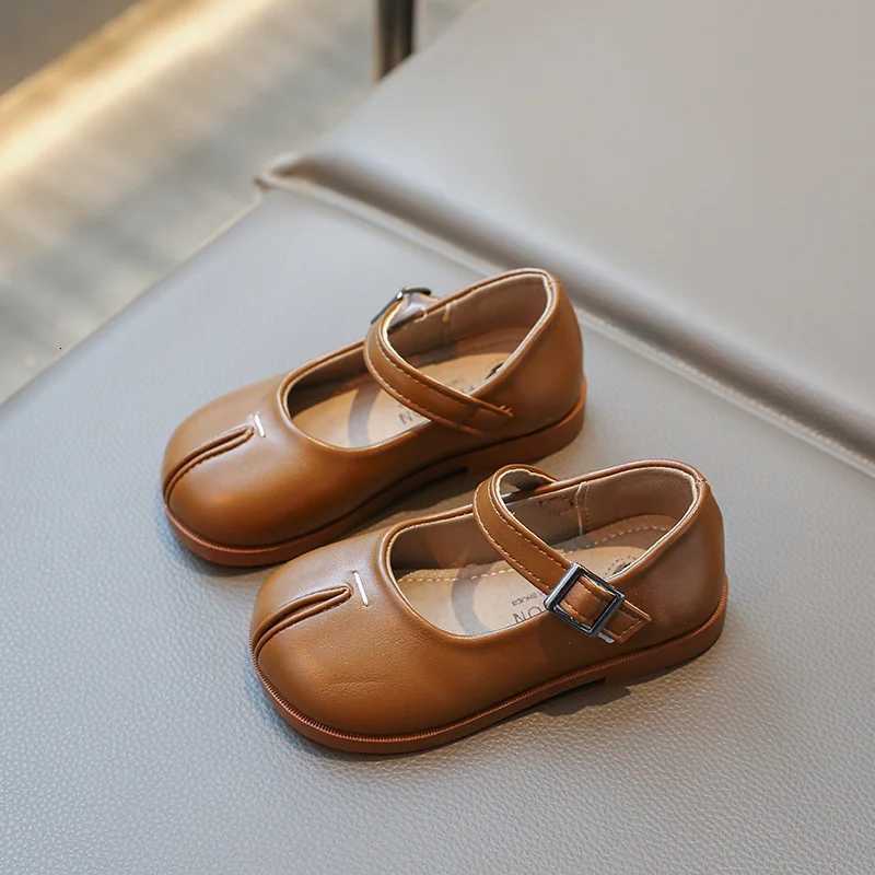 New Children Leather Shoes for Girls Shoes Kids Soft Bottom Anti-Slip Outdoor Walking Shoes Split Toe Prom Party Fashion 3XJ250724