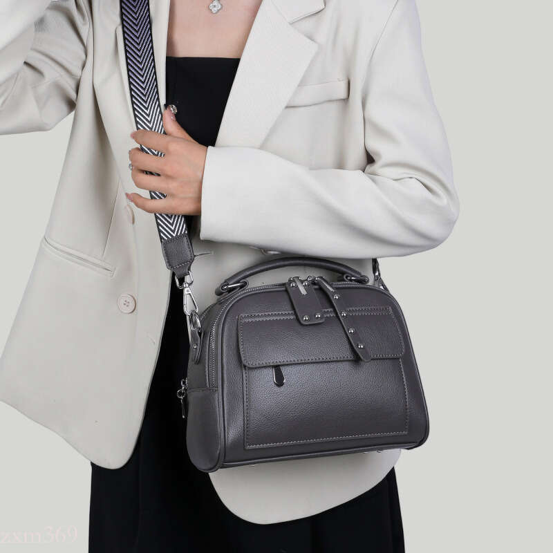 New large-capacity shoulder crossbody bag high-end handbag new commuter