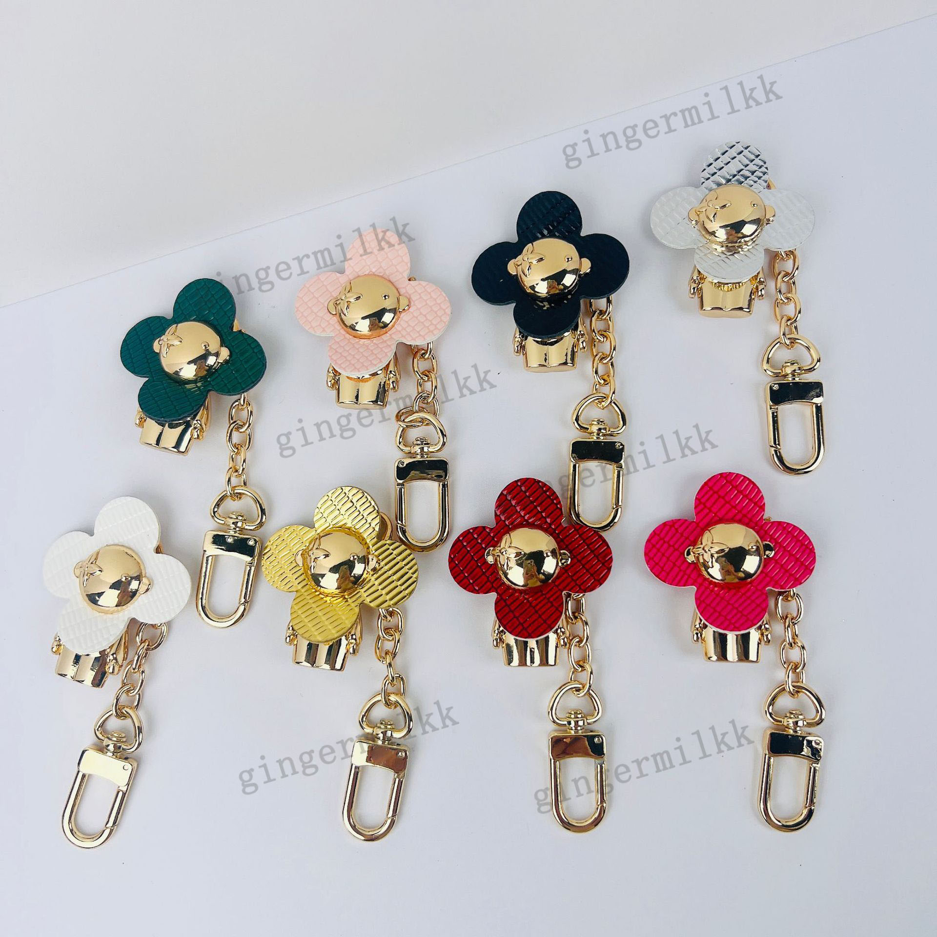 Designer Bag Charms Luxury Trend Brand Pendant Metal Four Leaf Clover Backpack Charm Car Key Ring Retro Accessory Christmas Gift
