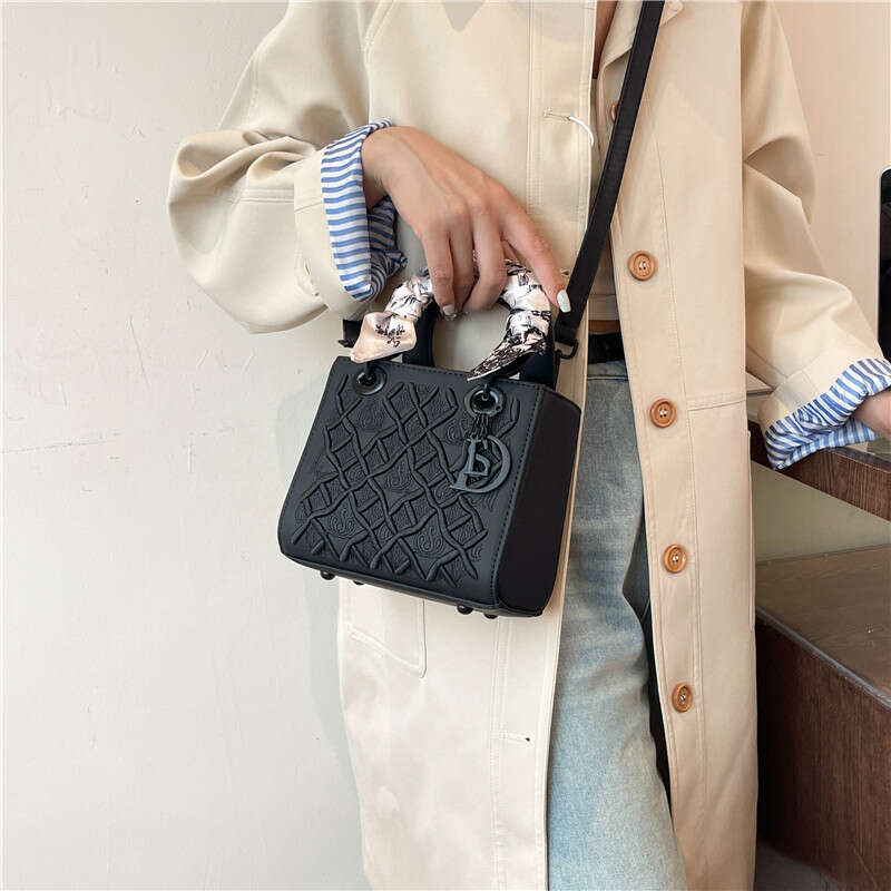 High-End Luxury for Women 2025 New Style Elegant Versatile Heavy Embroidery Princess Diana Crossbody Handbag Small Square Bag