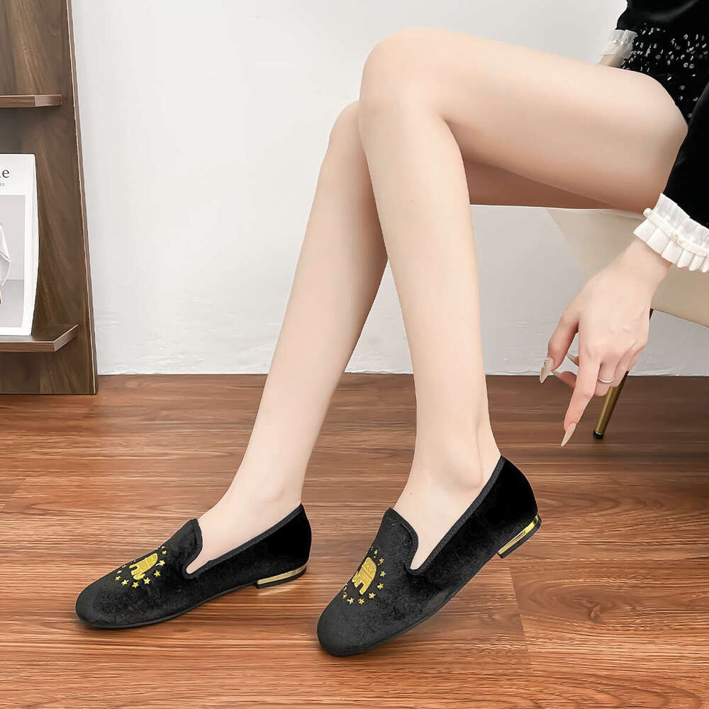 Designer Winter New Niche Women's Sun Moon Casual Fashion Korean Version Embroidered Flat Shoes