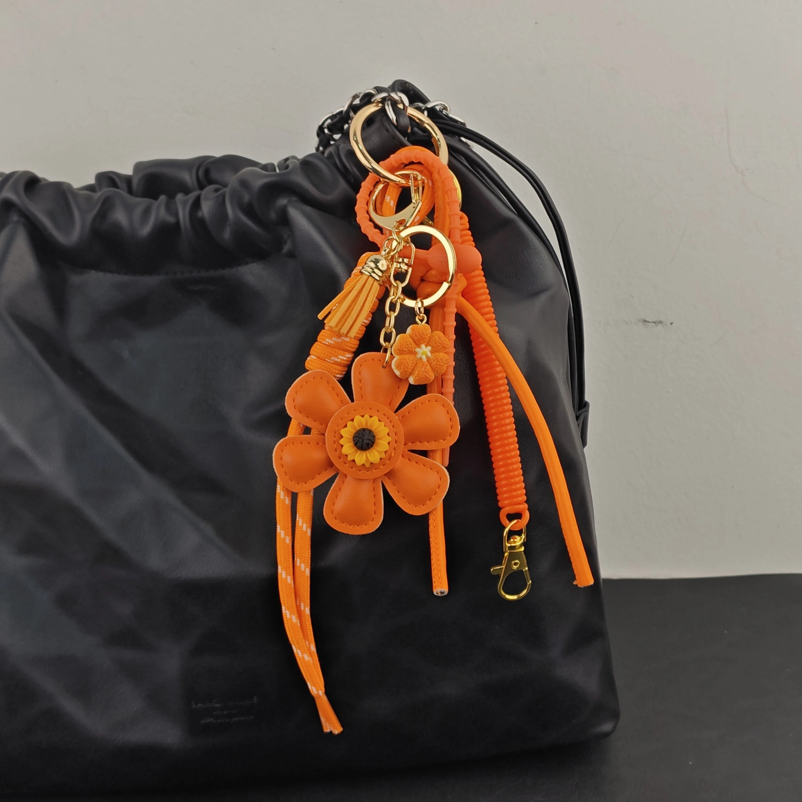 In Leather Sunflower Bag Charms Fashionable Pendant Of Bag Braided Rope Woman Keychain Accessories Gift Wholesale 250722