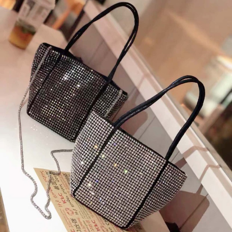Chic Portable Dinner Party Handbag for Ladies Featuring Glittering Accents