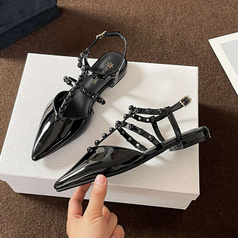 Warren 2025 Autumn New Fashion Closed-Toe Sandals Elegant Rivet Strap Pointed Toe Single Shoes for Women Summer Outdoor Wear
