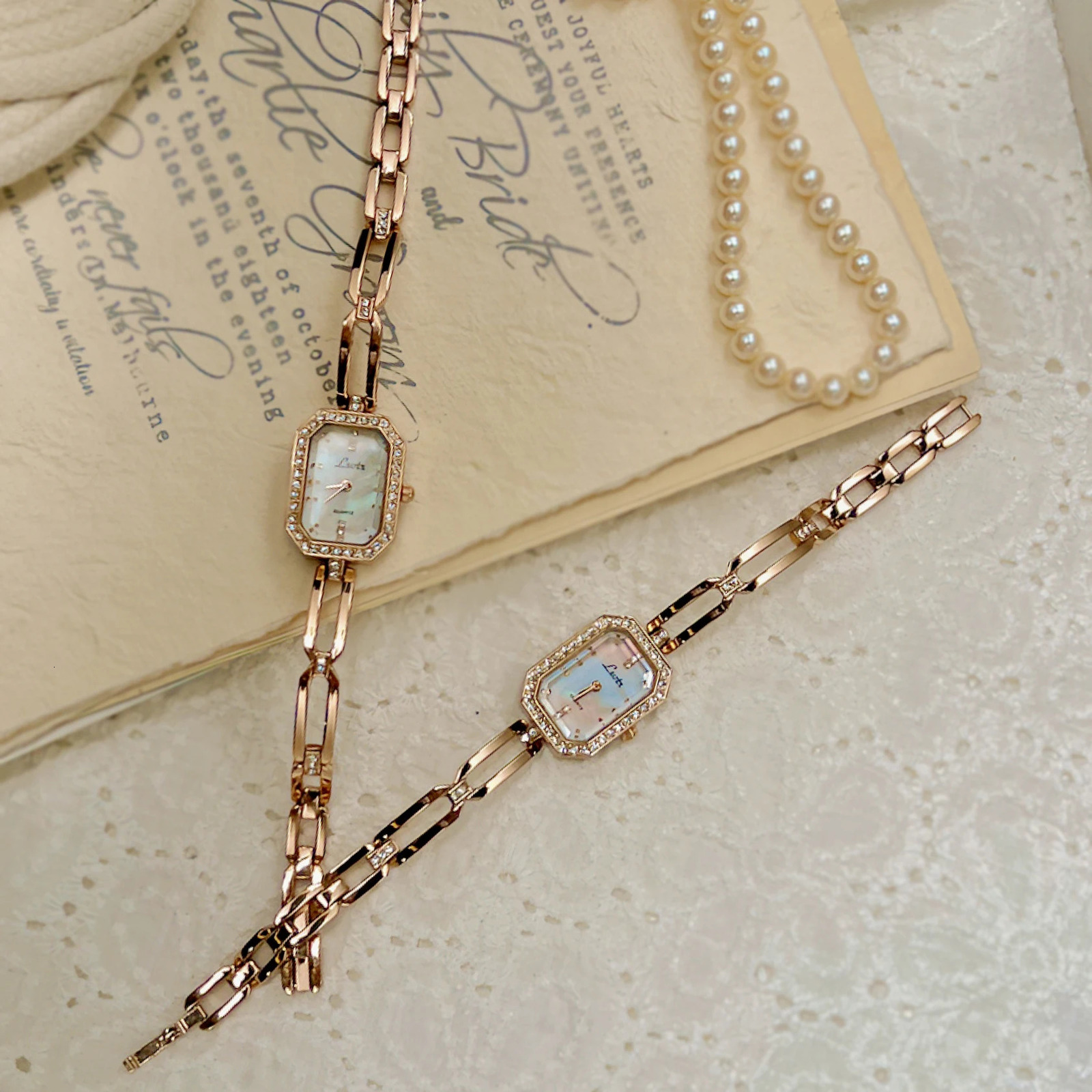 1pc Gold Tone French Style Fashionable Elegant Pearl Dial Set With Rhinestones Bracelet Watch For Women Simple Retr ladies 250723