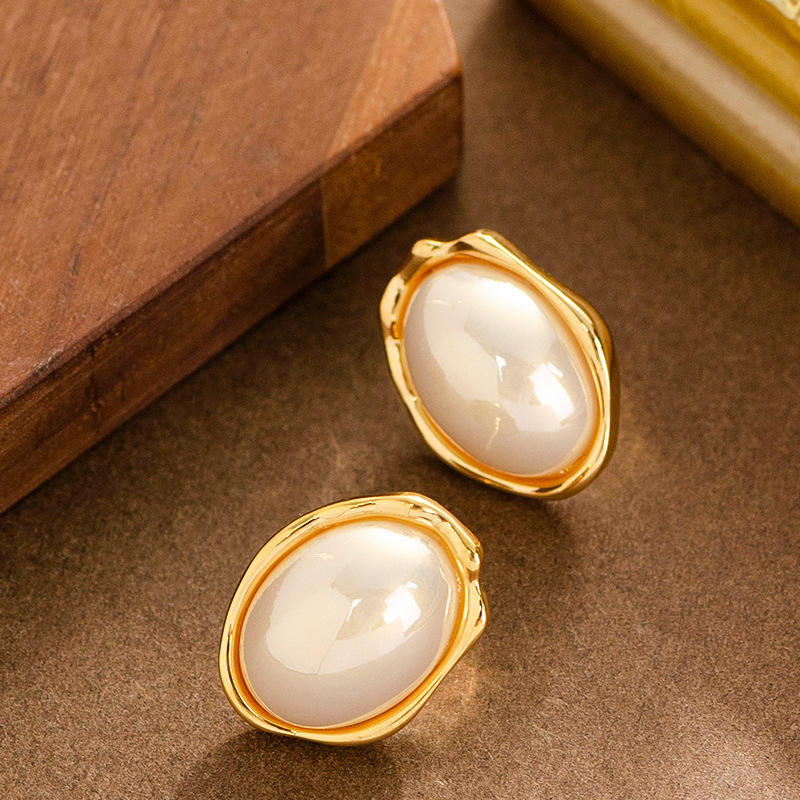 Exquisite Fashion Geometric Oval Bead Pearl Earrings for Women High-end Light Simple Sier Needle Ear Jewelry