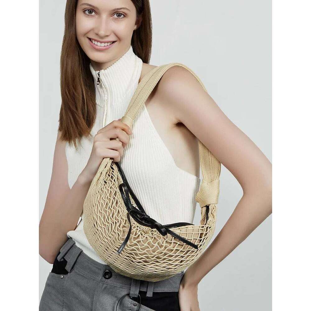 Versatile Color Blocking Fishing Woven Women's Spicy Niche Fashion 2025 Runway Design Horn Net Bag Weaving