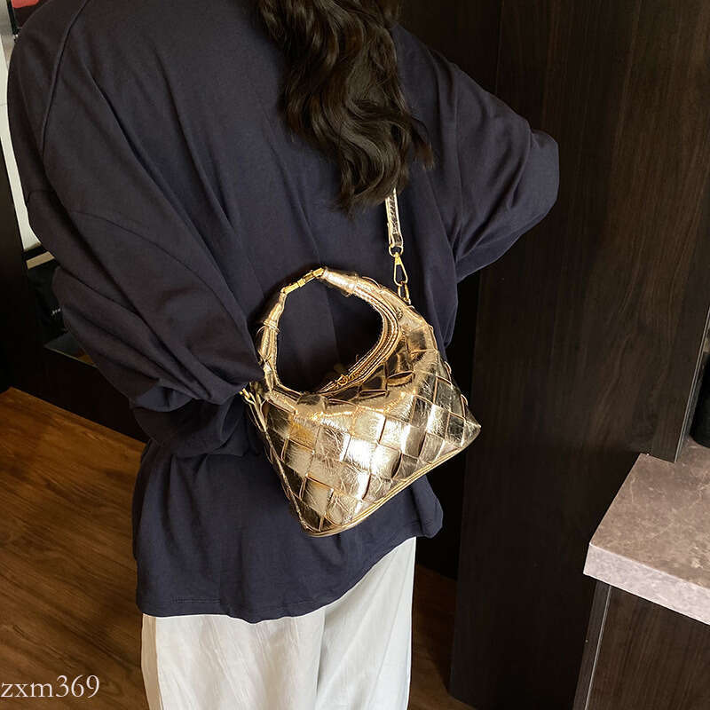 2025 Summer New Single Shoulder Crossbody Quilted Underarm for Women Commuting Woven Stylish Women's Bag