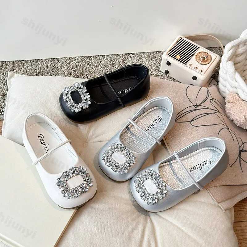 Girls PU Leather Shoes Non-slip Soft Sole Kids Princess Shoes Luxury Rhinestone Elegant Childrens Flats Ballet Shoes Wedding XJ250724