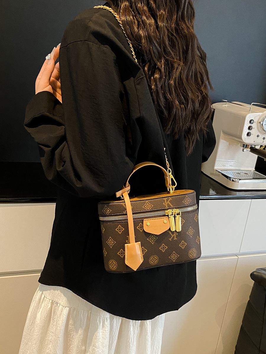 2025 Free shipping designer bags for womens Shoulder bags brown black New high-end retro box chain small square bag, fashionable and versatile crossbo