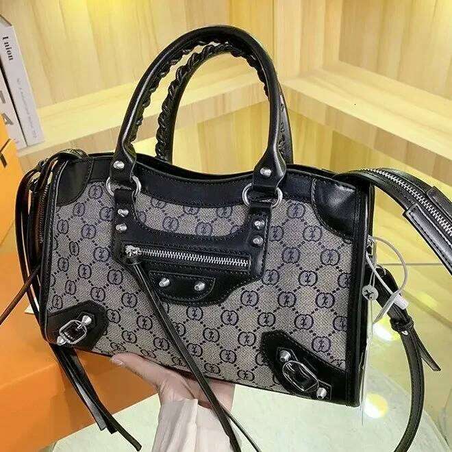 spring new general-purpose women's large fabric/coated woven mobile phone soft handle youth locomotive bag full