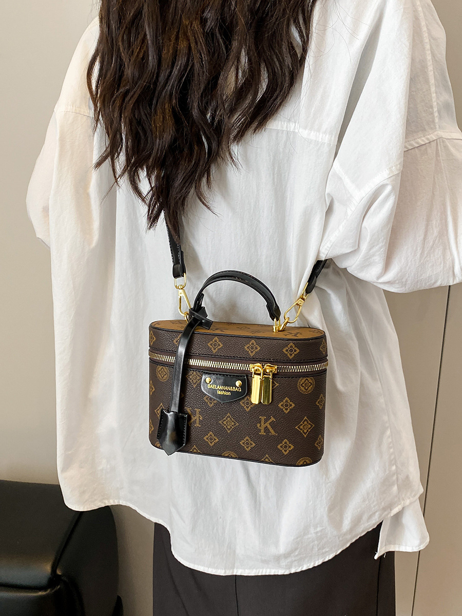 2025 Free shipping designer bags for womens Shoulder bags brown black New high-end retro box chain small square bag, fashionable and versatile crossbo