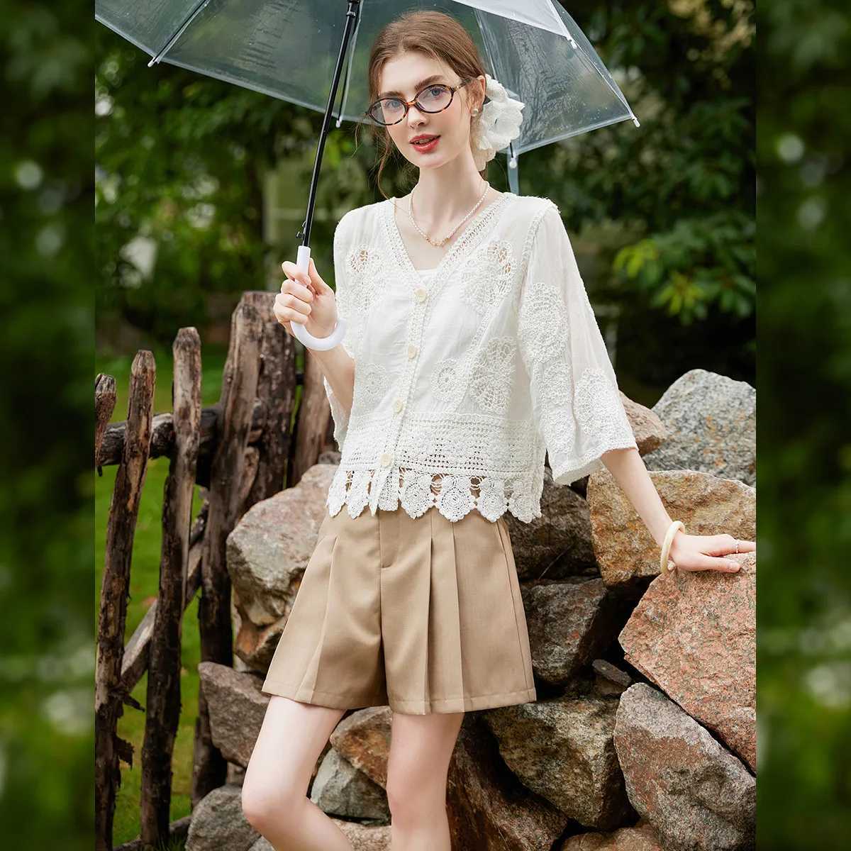 Louis Yao Vintage Lace Jacket 2025 Womens Cardigan V-neck Hollow Embroidery Design Sense Summer Lightweight Cardigan X250724