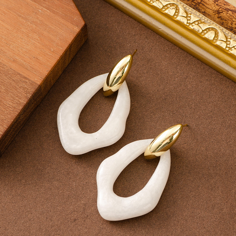 Fashionable Elegant Irregular Geometric Resin Earrings for Women, Stylish and High-End Sier Needle Ear Jewelry