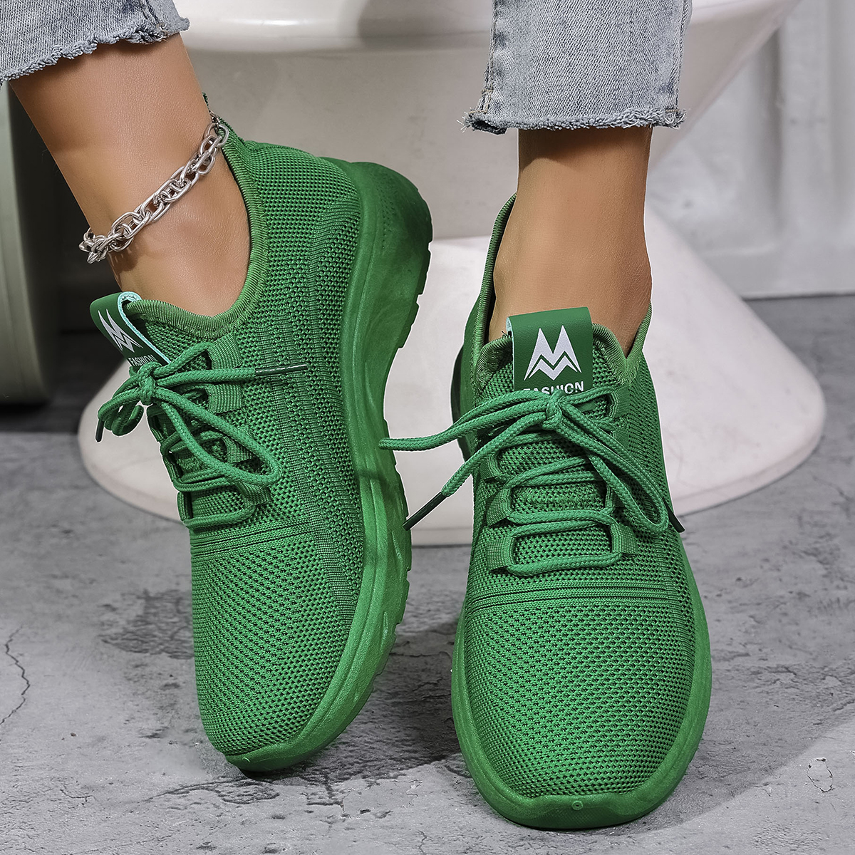 Lightweight all-season anti-slip soft-soled walking shoes