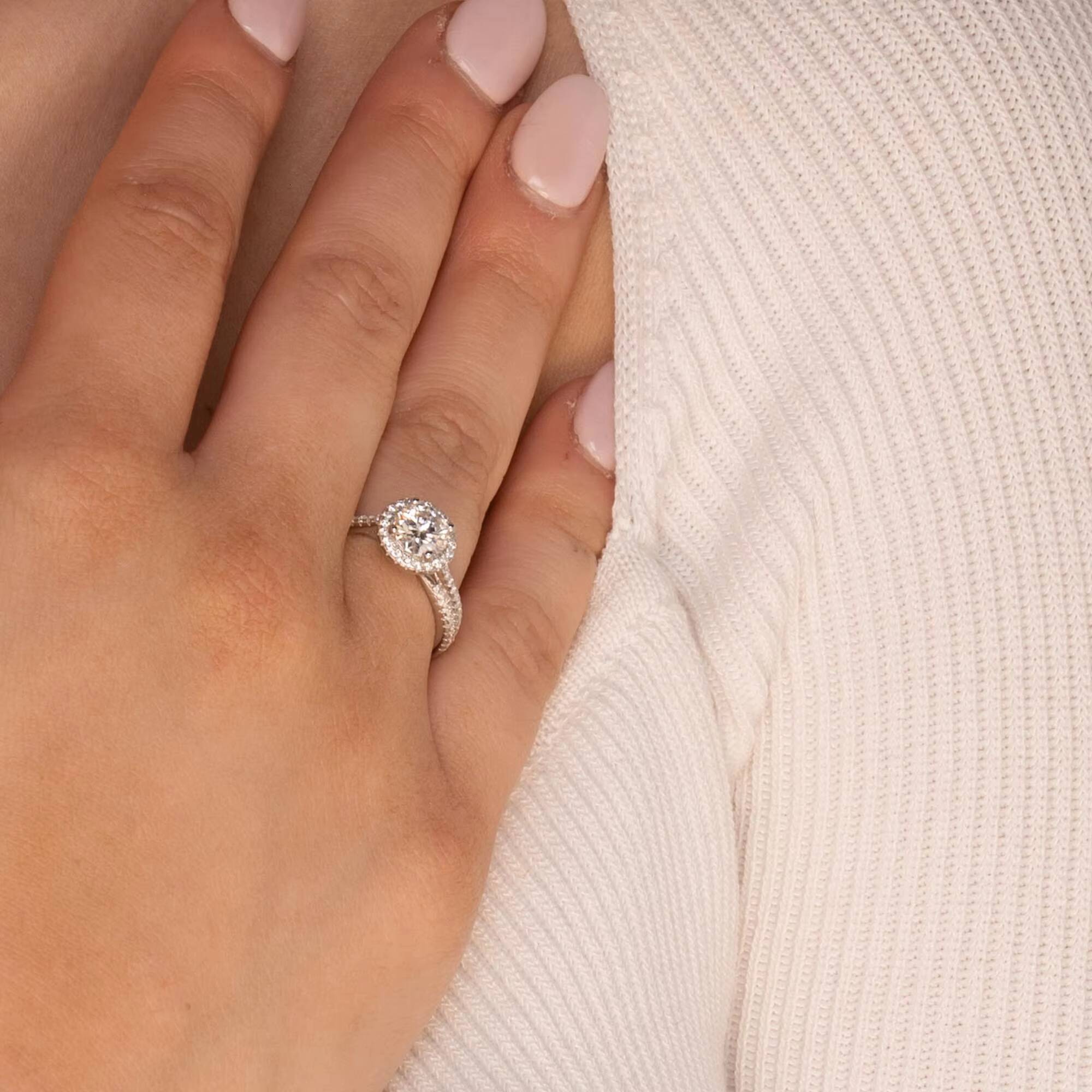 Custom Luxury Popular Fashion Jewelry White Gold Plated 925 Wedding Diamond Addison Moissanite Ring 1 ct Engagement Ring