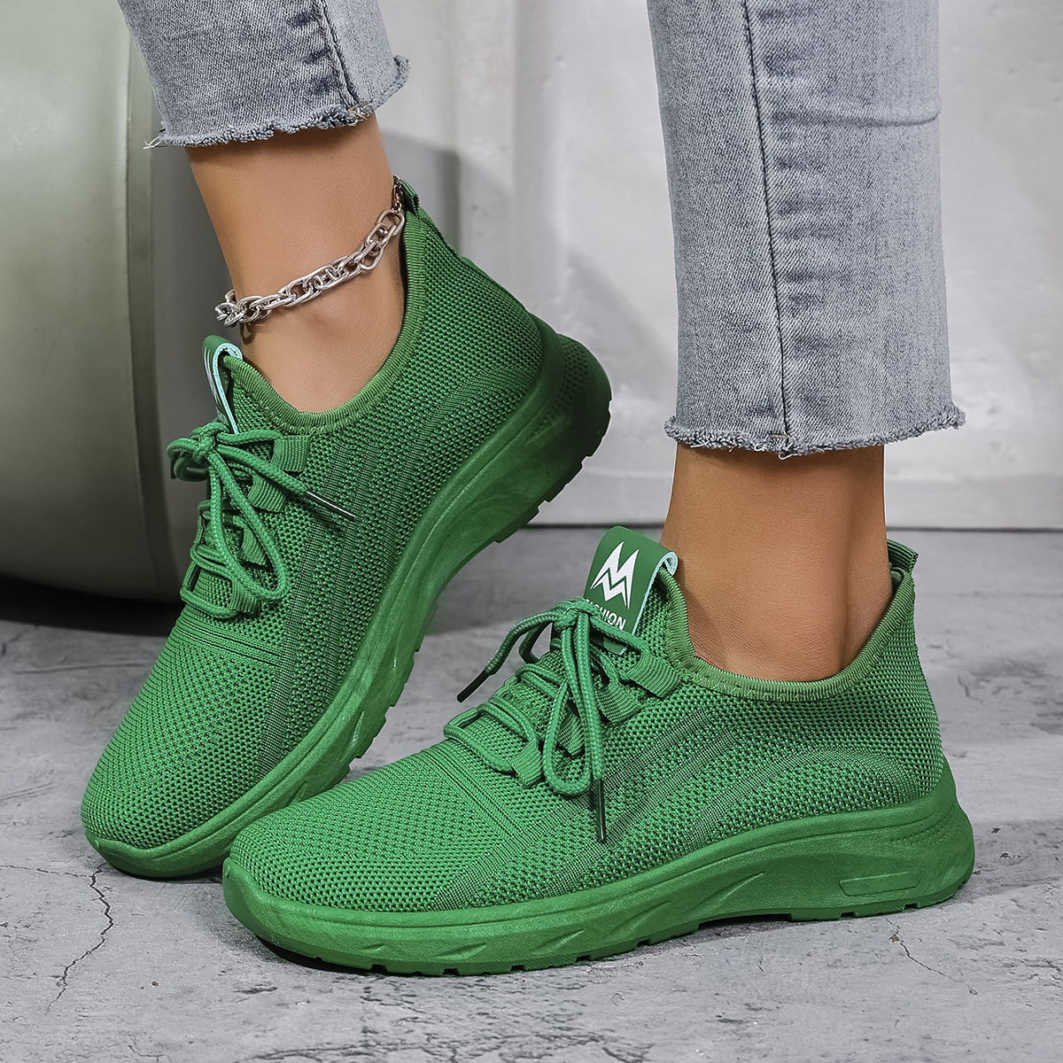 Lightweight all-season anti-slip soft-soled walking shoes